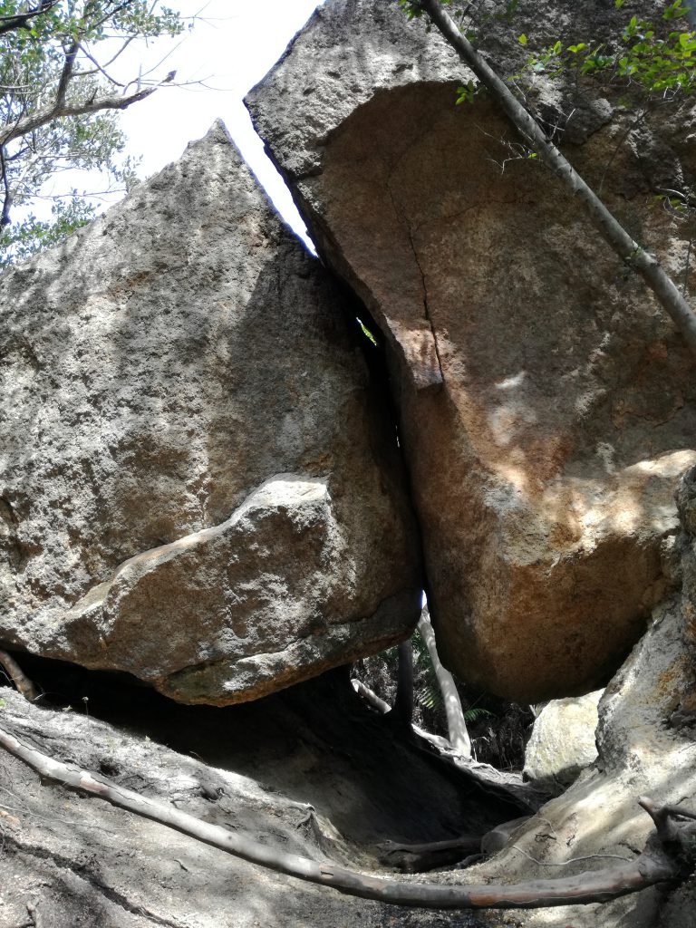 北山公園　オノコロ岩