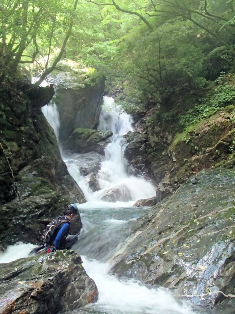 奥の深谷　２段８ｍ滝